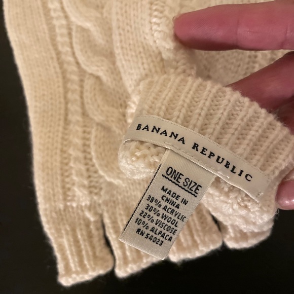 Banana Republic Fingerless Gloves - Picture 5 of 5